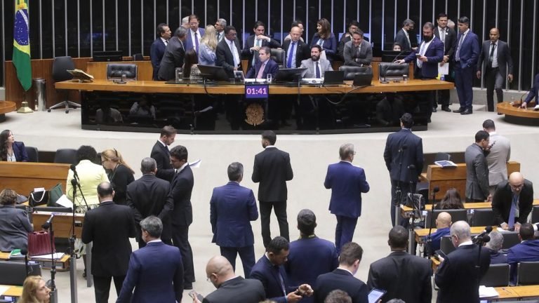 Câmara aprova projeto que amplia número de deputados federais e estaduais do Ceará